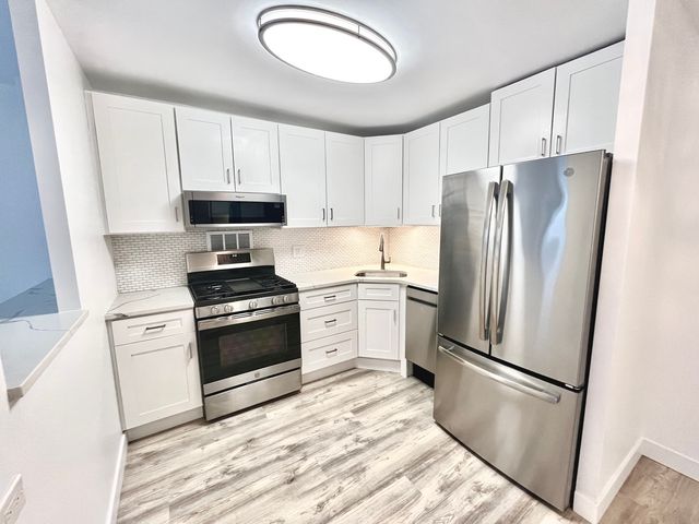 400 E RANDOLPH Street 1804, Chicago, IL 60601