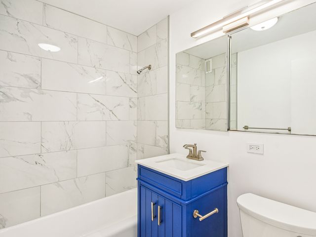 400 E RANDOLPH Street 1804, Chicago, IL 60601