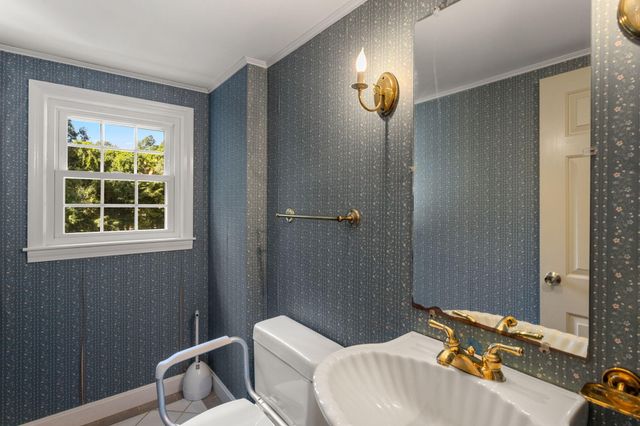 16 Greengate Road, Falmouth, MA 02540