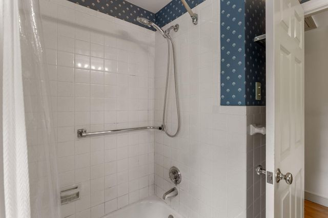 16 Greengate Road, Falmouth, MA 02540