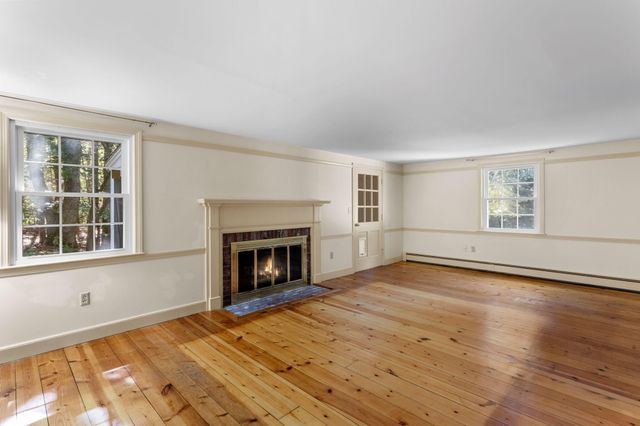 16 Greengate Road, Falmouth, MA 02540
