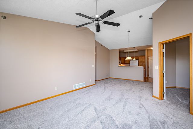 1331 SE University Avenue 302, Waukee, IA 50263