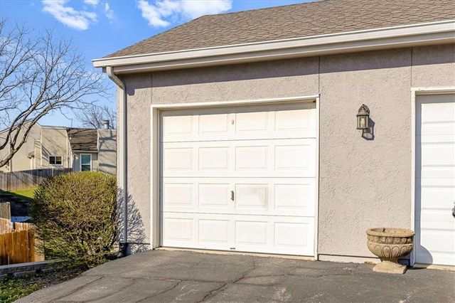 10788 OAKMONT Street, Overland Park, KS 66210