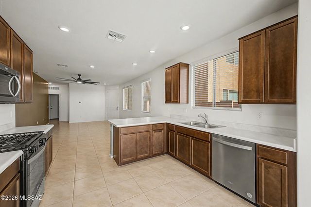 10542 S Dominguez Drive, Vail, AZ 85641