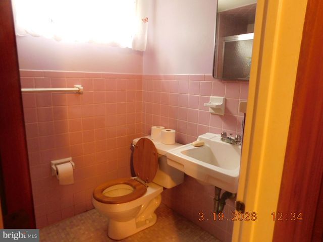 212 WARDEL RD, Wilmington, DE 19804