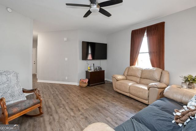 105 International Street, Hogansville, GA 30230