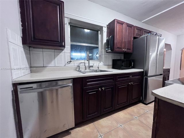 2082 NE 180th St 2082, North Miami Beach, FL 33162