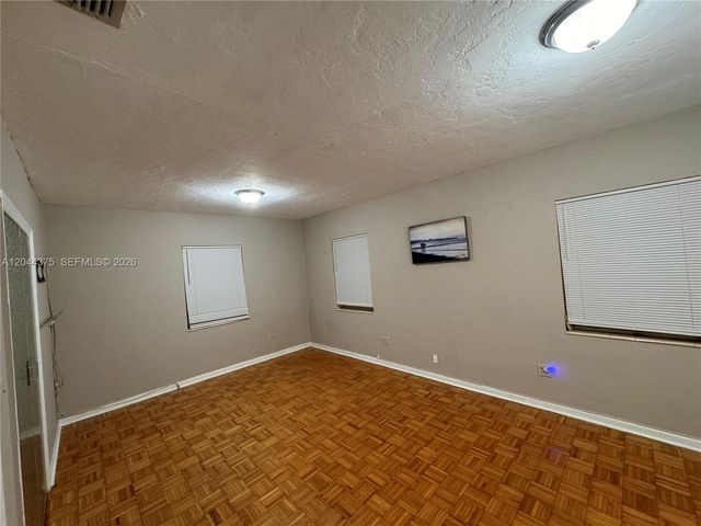 2082 NE 180th St 2082, North Miami Beach, FL 33162