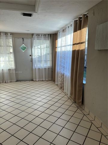 2082 NE 180th St 2082, North Miami Beach, FL 33162