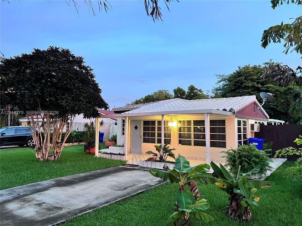 2082 NE 180th St 2082, North Miami Beach, FL 33162