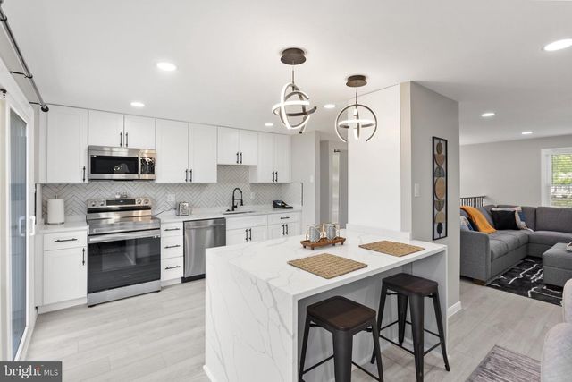 2592 VIKING DR, Herndon, VA 20171