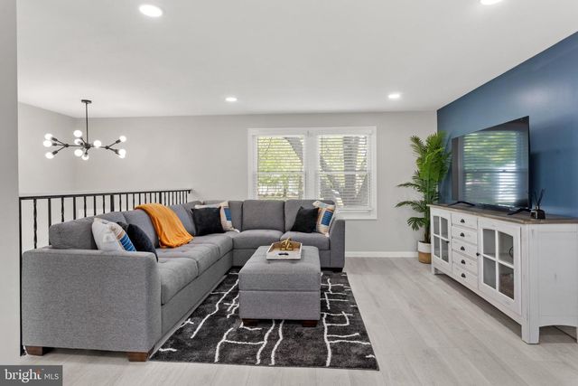 2592 VIKING DR, Herndon, VA 20171