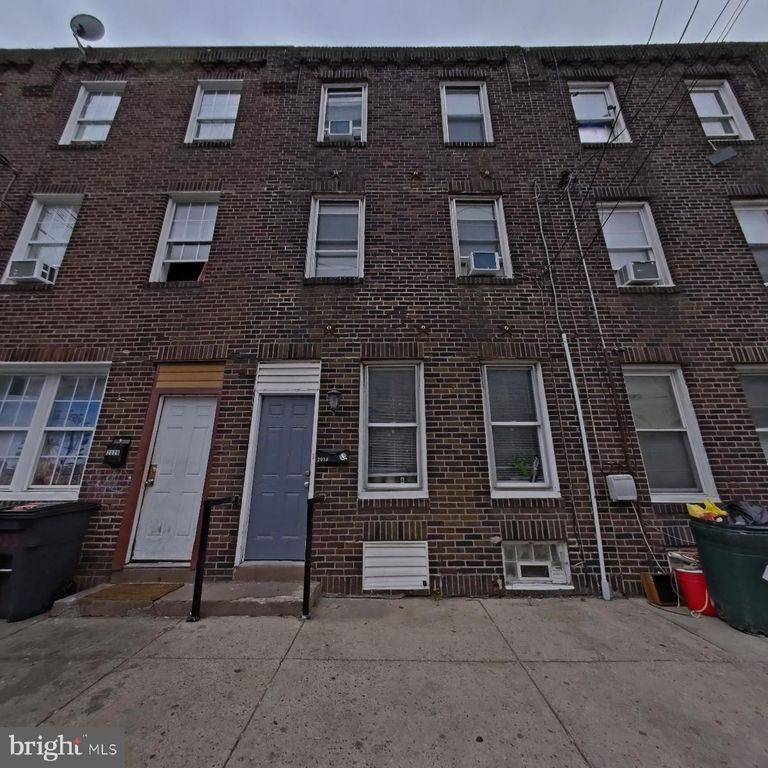 2018 E HUNTINGDON ST, Philadelphia, PA 19125