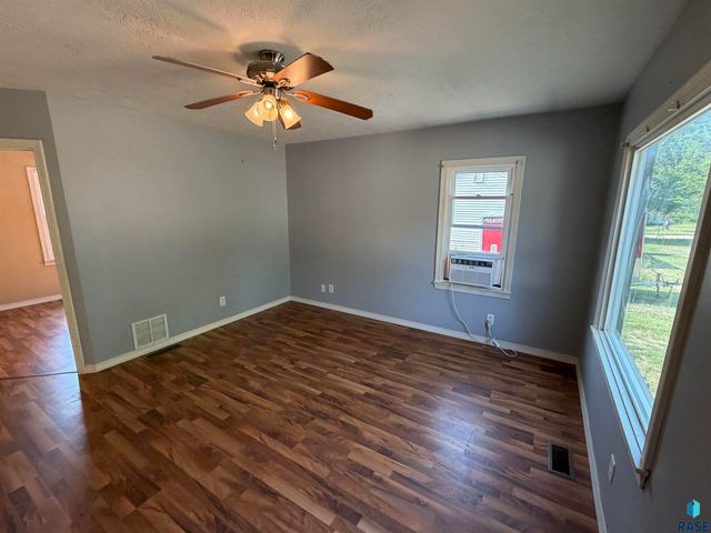 3309 N 10th Ave Avenue, Sioux Falls, SD 57104
