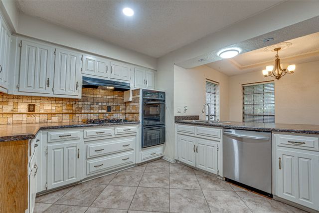 917 Meadowgate Drive, Garland, TX 75040