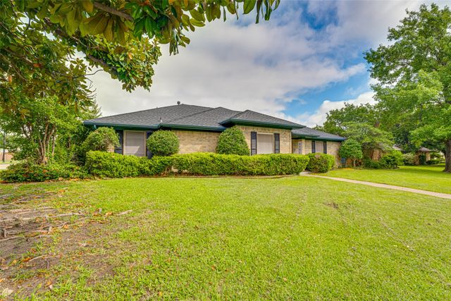 917 Meadowgate Drive, Garland, TX 75040