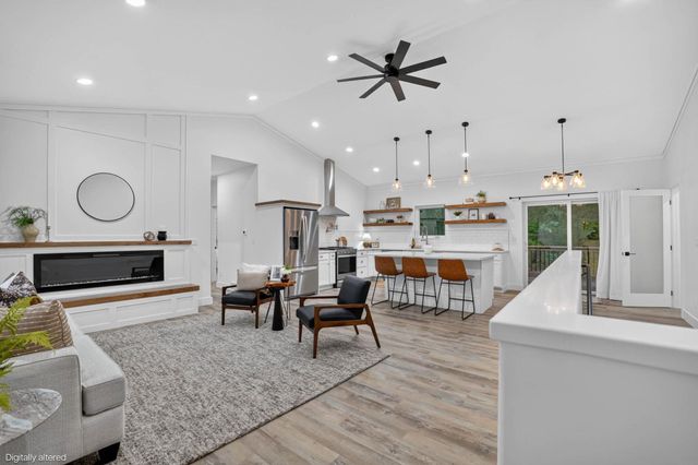 840 Grand Blvd, Evansdale, IA 50707