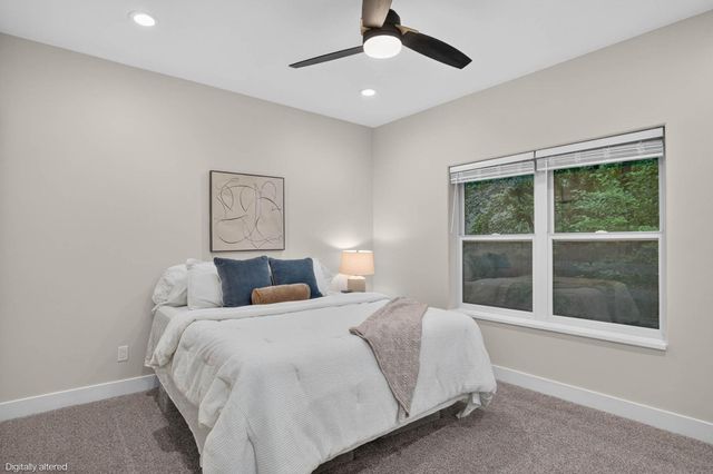 840 Grand Blvd, Evansdale, IA 50707