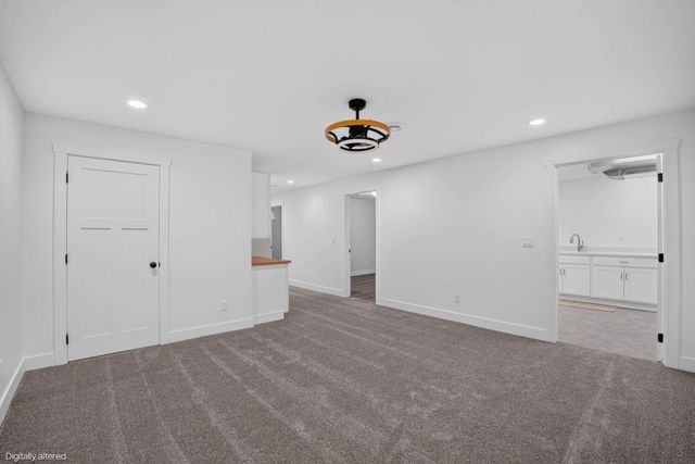 840 Grand Blvd, Evansdale, IA 50707