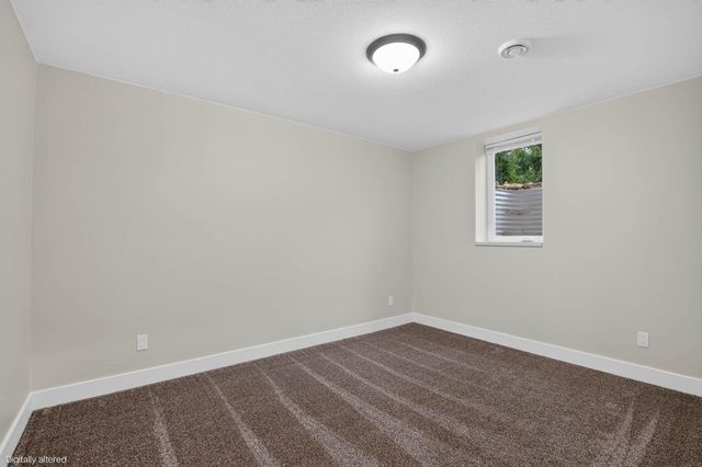 840 Grand Blvd, Evansdale, IA 50707