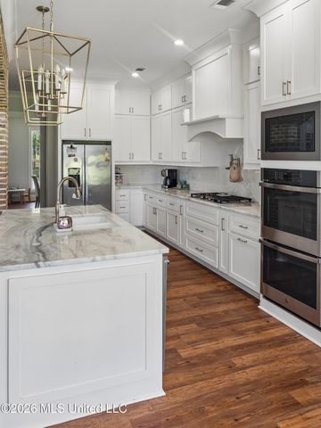 805 Mount Helm Road, Brandon, MS 39047