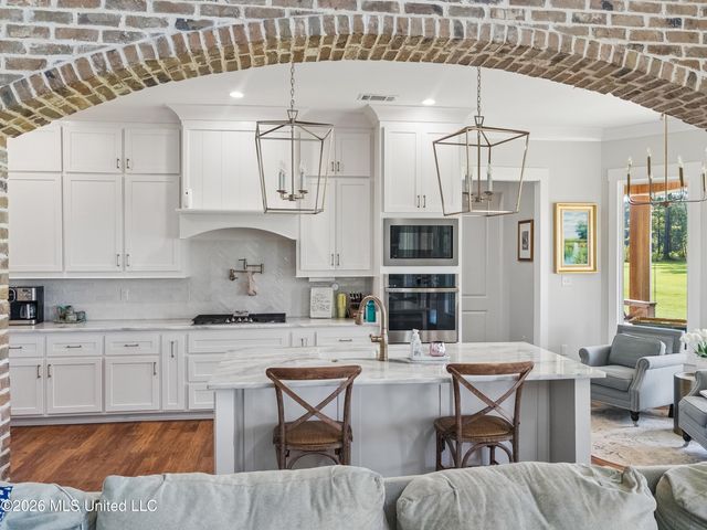 805 Mount Helm Road, Brandon, MS 39047