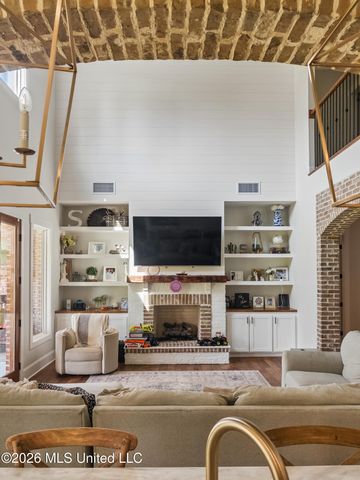 805 Mount Helm Road, Brandon, MS 39047