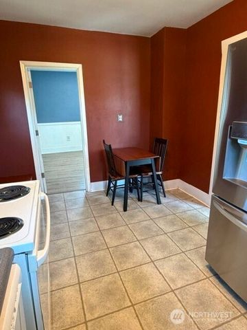 6722 S J Street, Tacoma, WA 98408