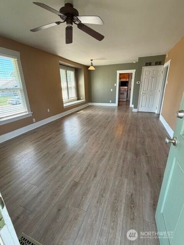 6722 S J Street, Tacoma, WA 98408