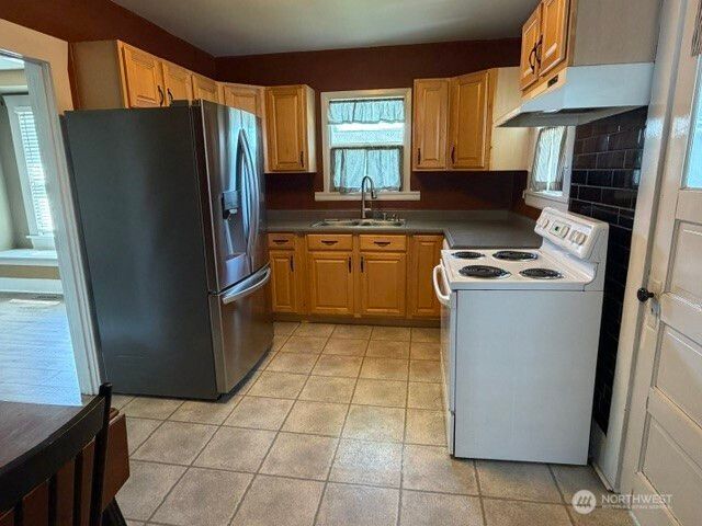 6722 S J Street, Tacoma, WA 98408