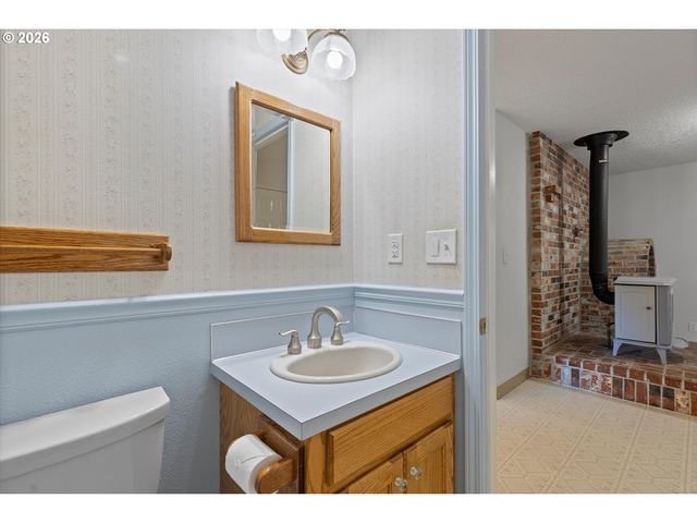 339 Ne SOUTH SHORE Rd, Portland, OR 97211