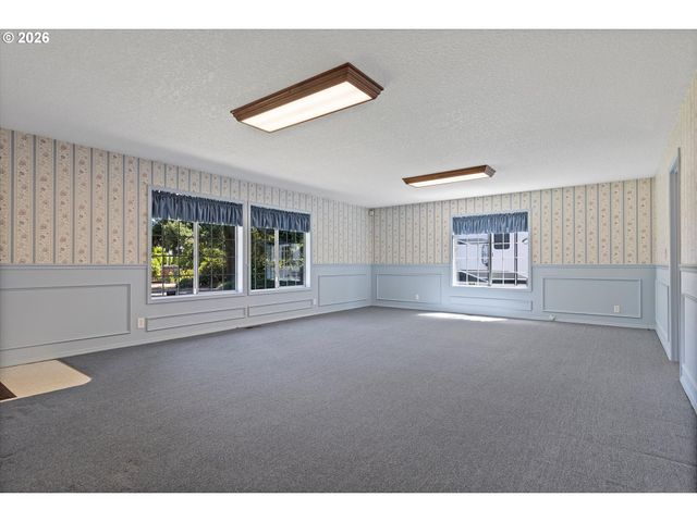 339 Ne SOUTH SHORE Rd, Portland, OR 97211