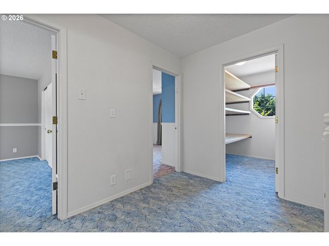 339 Ne SOUTH SHORE Rd, Portland, OR 97211