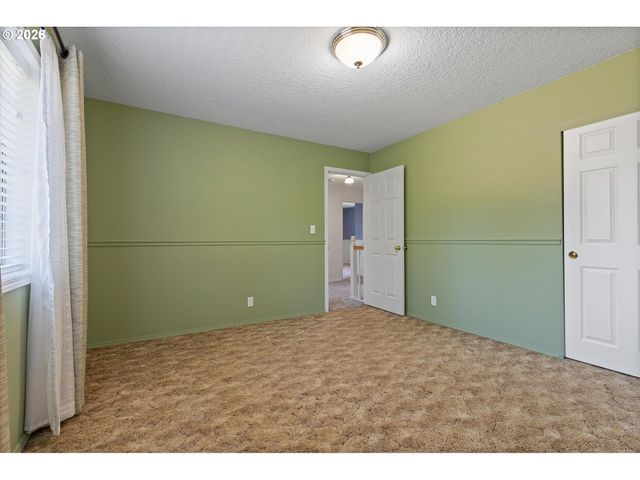 339 Ne SOUTH SHORE Rd, Portland, OR 97211