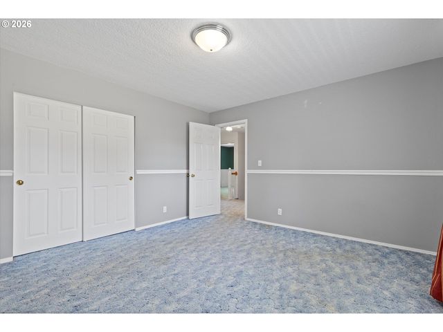 339 Ne SOUTH SHORE Rd, Portland, OR 97211