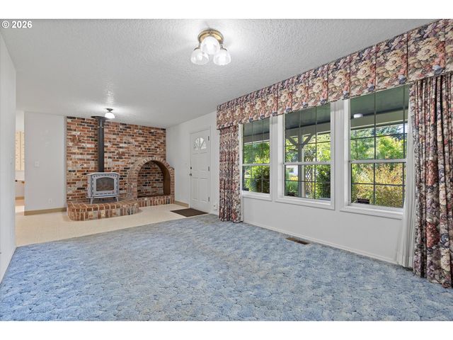 339 Ne SOUTH SHORE Rd, Portland, OR 97211