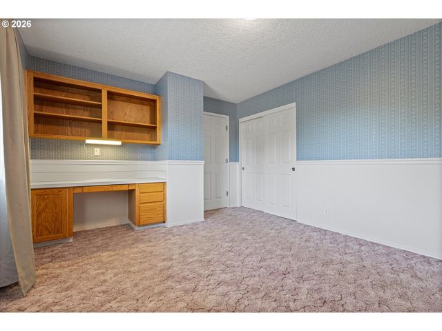 339 Ne SOUTH SHORE Rd, Portland, OR 97211