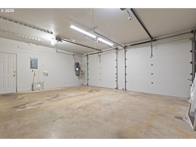 339 Ne SOUTH SHORE Rd, Portland, OR 97211