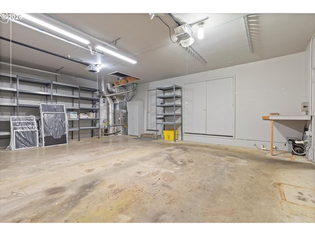 339 Ne SOUTH SHORE Rd, Portland, OR 97211