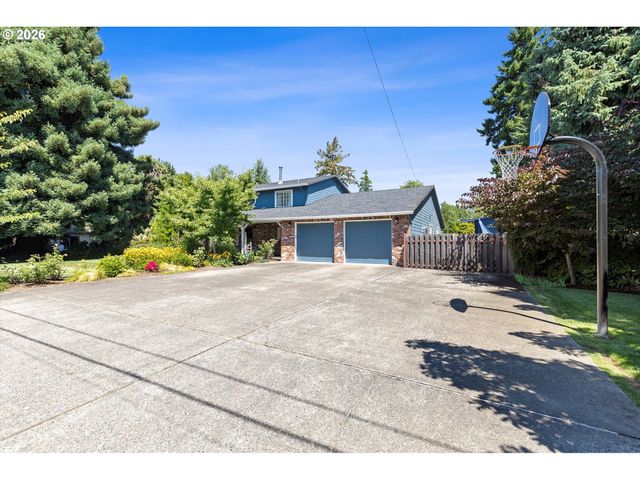 339 Ne SOUTH SHORE Rd, Portland, OR 97211