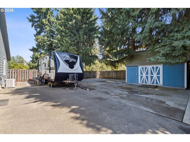 339 Ne SOUTH SHORE Rd, Portland, OR 97211