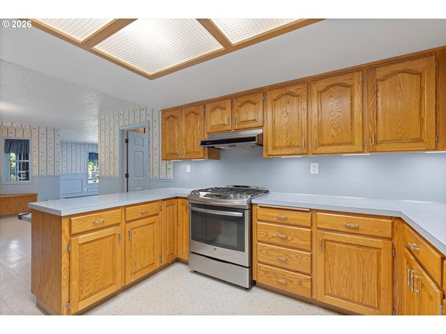 339 Ne SOUTH SHORE Rd, Portland, OR 97211