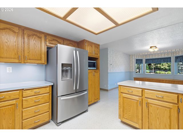 339 Ne SOUTH SHORE Rd, Portland, OR 97211