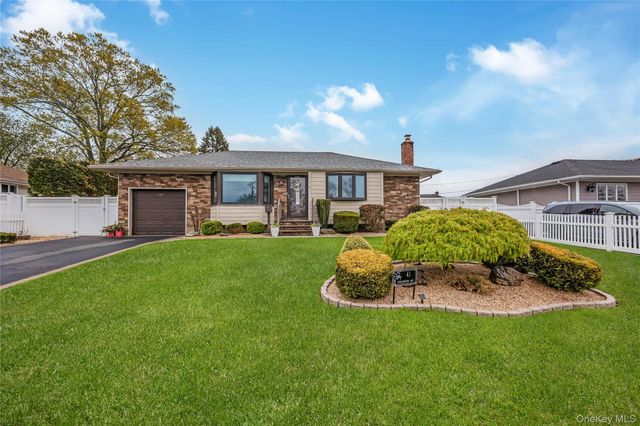 41 Burlington Avenue, Deer Park, NY 11729