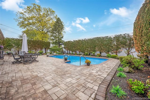 41 Burlington Avenue, Deer Park, NY 11729