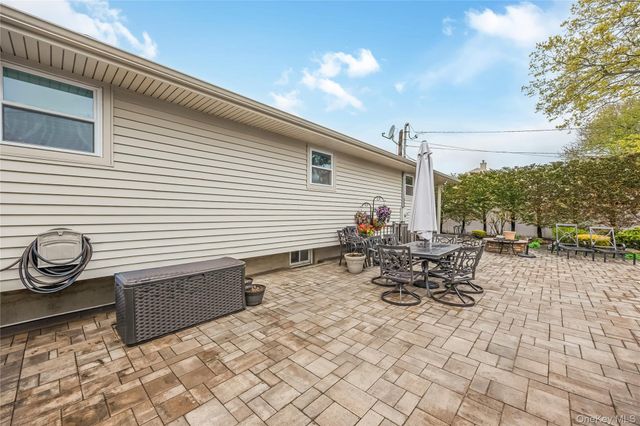 41 Burlington Avenue, Deer Park, NY 11729
