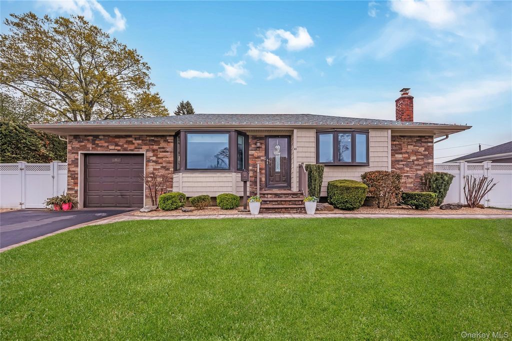 41 Burlington Avenue, Deer Park, NY 11729
