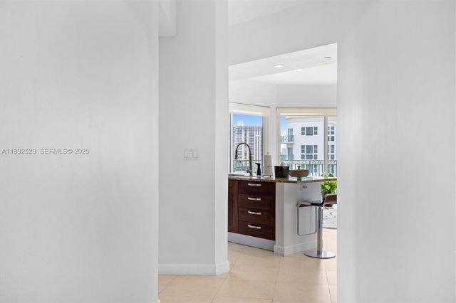 20000 E Country Club Drive PH01, Aventura, FL 33180