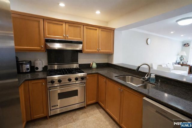 502 Chase Court V502, Edgewater, NJ 07020