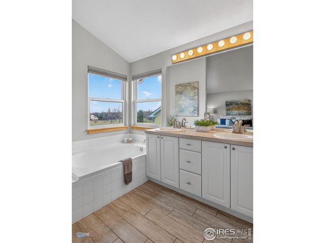 379 Lodgewood Ln, Lafayette, CO 80026